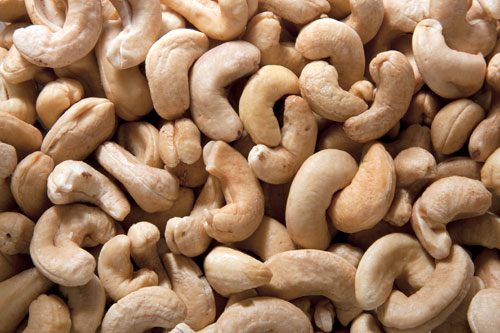 Pähkinöissä, kuten esimerksiksi cashew-pähkinöissä on B1-vitamiinia.